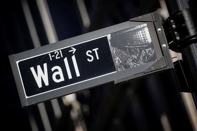 US stocks edge higher; cautious trading ahead of Jackson Hole, Fed minutes