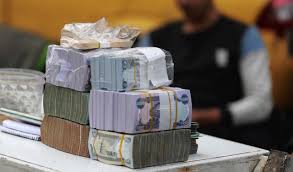 How did Iraqi exchange companies start selling dollars? Mechanisms and economic impacts