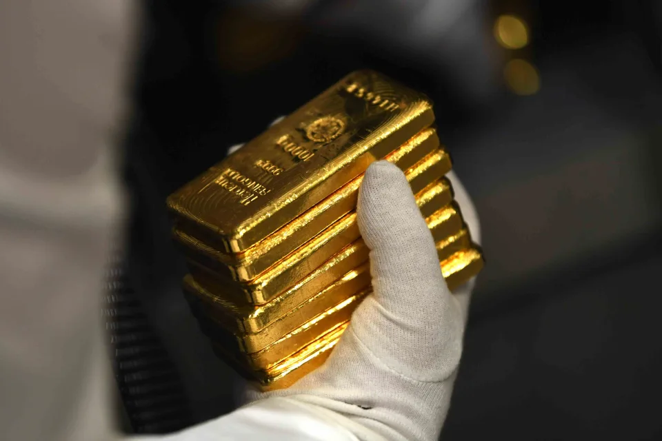 Gold Hits Record High Ahead of Election as Investors Brace for Stock Volatility