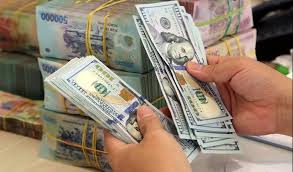 Dollar inches down against Dong (VND)