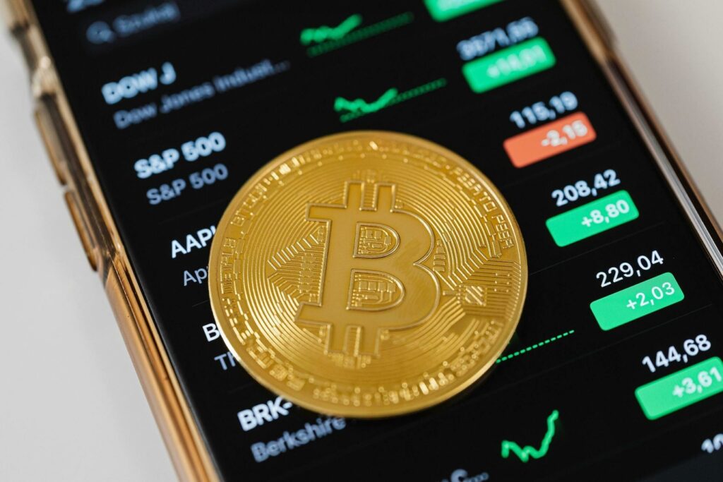 Vietnamese investors turn to Bitcoin as it crosses psychological $100,000 mark