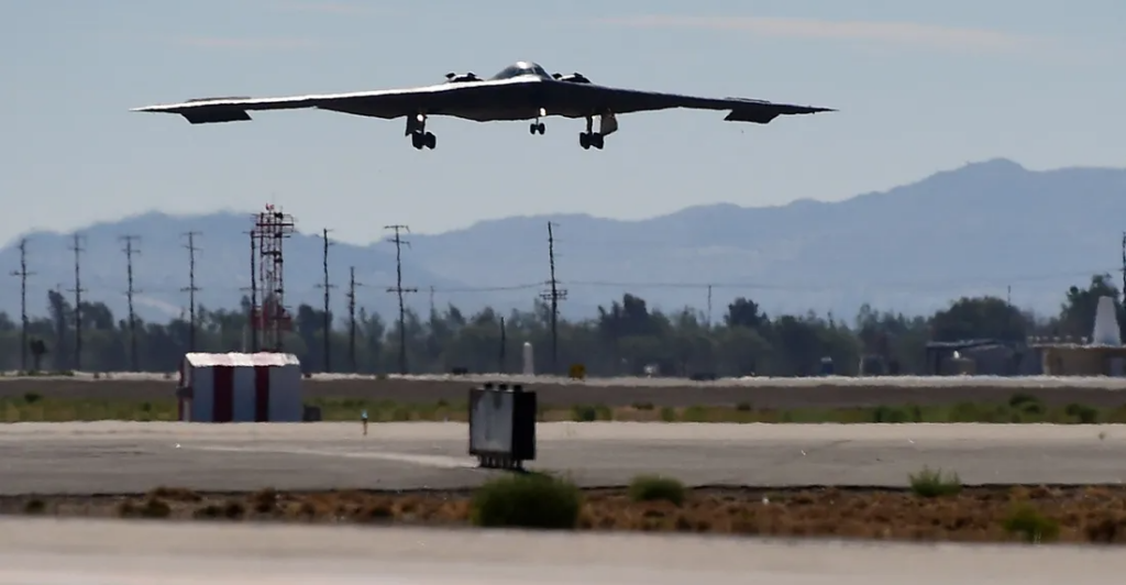 Washington mobilizes its air power: B-2 stealth bombers arrive in the Indian Ocean