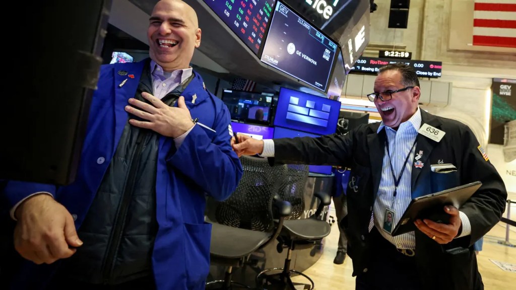 S&P 500 rises to new closing record, boosted by solid earnings and U.S. economic data: Live updates