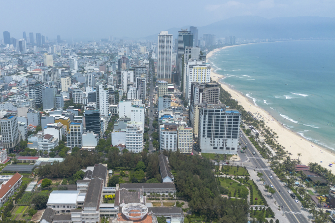 Property market heats up as foreign investors close deals