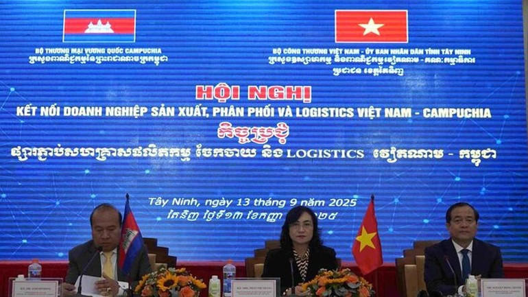 Viet Nam, Cambodia aim to boost border trade to 20 billion USD