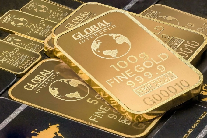 I buy a mace of gold monthly for savings: Is it taxed as speculation?