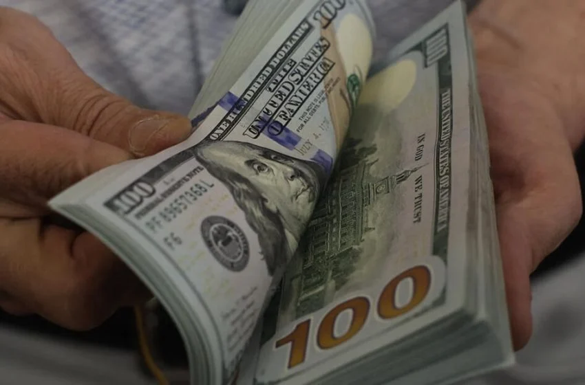 Iraq’s US dollar exchange rate rises drastically amid regional unrest