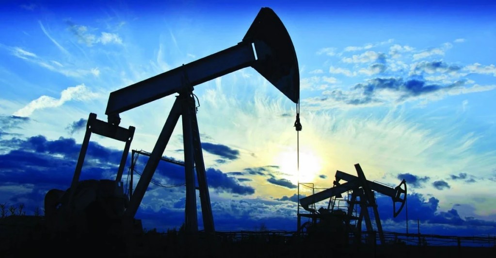 Oil climbs amid Hormuz shutdown fears and Trump ultimatum