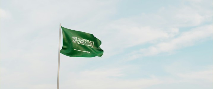 Saudi Oil Exports to China Set to Halve as War Upends Supply and Prices
