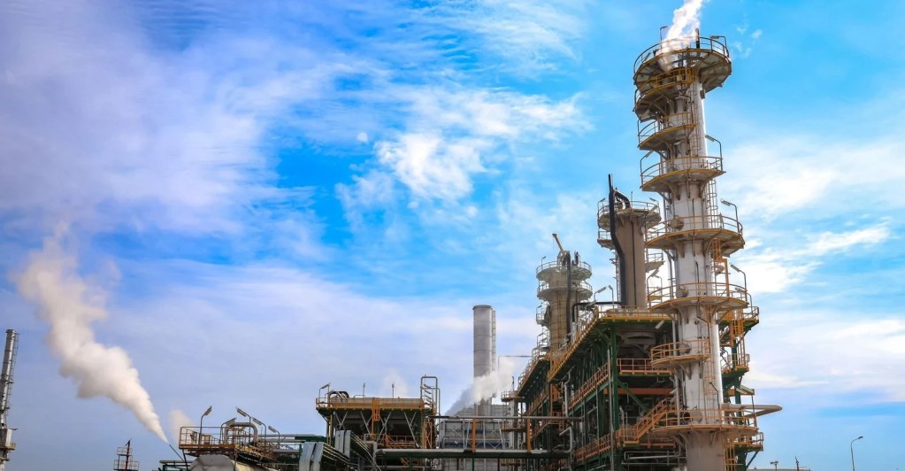Oil dips as US moves to reopen Strait of Hormuz
