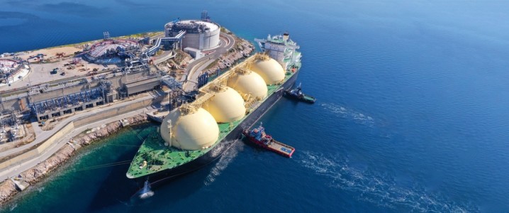Qatar Asks Vessels at Key LNG Port To Go Dark for Safety