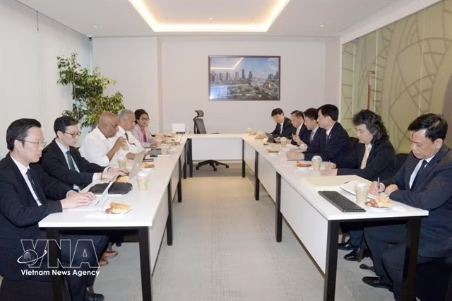 Việt Nam studies Colombo smart port city model