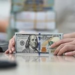 Dollar rises against dong