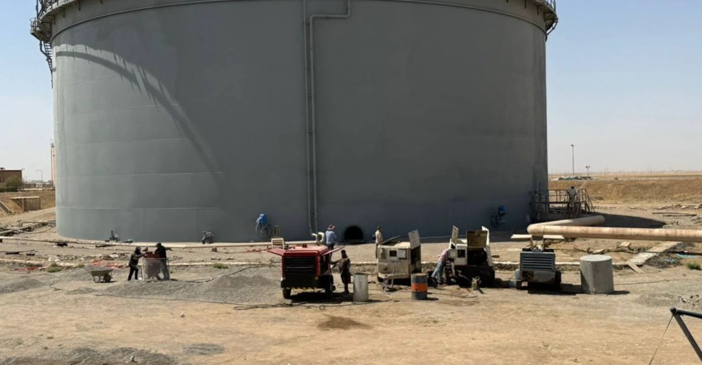 Oil plunges to four-month low on Hormuz progress