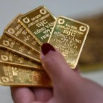 Gold prices extend morning drop
