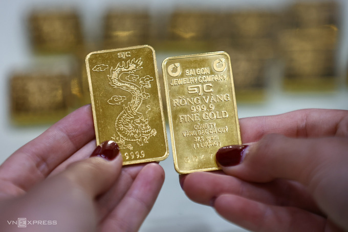 Gold prices rise
