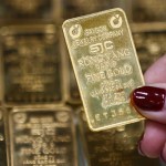 Gold prices slip after morning gain