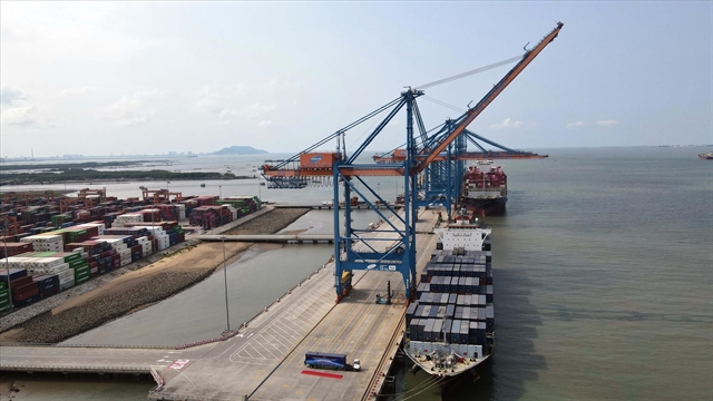 Trade balance swings to $13.8 billion deficit in Jan–May