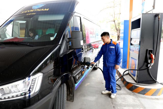 Ministry proposes extending fuel tax cuts