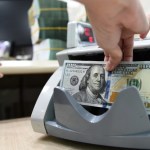 Dollar rises against dong