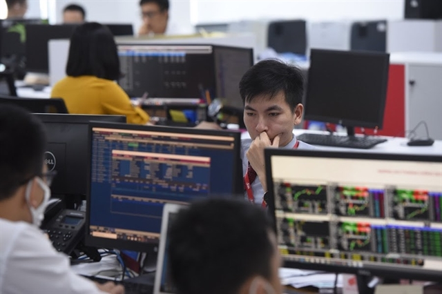 Nearly 300 stocks to move from HNX to HoSE under market restructuring plan