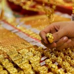 Gold prices edge up