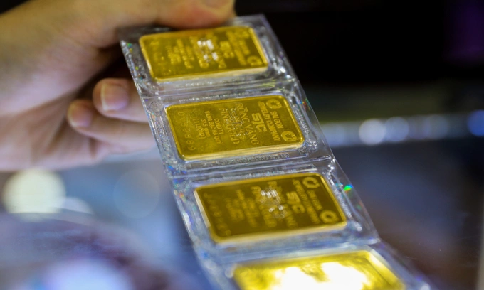 Gold prices decline marginally