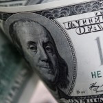 Dollar hovers at 3-week low against dong