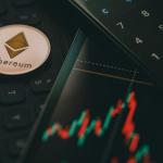 Dogecoin holds above $0.074 as bullish pennant forms, resistance at $0.090 in focus