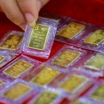 Gold prices drop