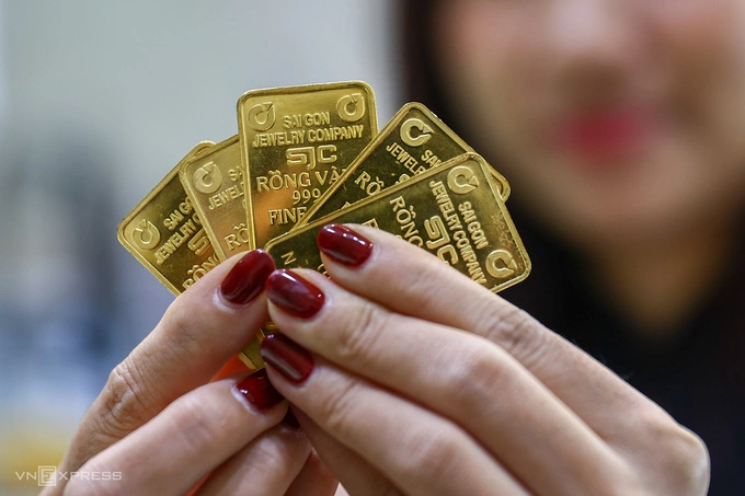 Gold prices rebound after morning drop