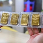Gold prices recover from morning drop