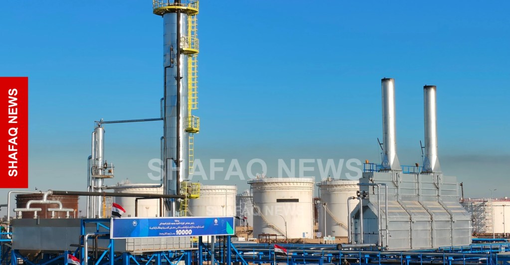 Oil prices hover near peak during Hormuz impasse