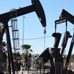 Oil drops on hopes of Hormuz reopening talks