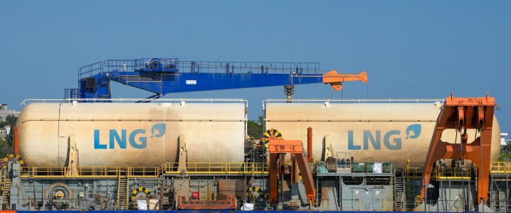 Pakistan's Power Generation Costs Jump 38% on Record Spot LNG Buys