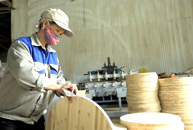Banks take action to cut lending rates for SMEs as Việt Nam seeks faster growth