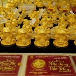Gold prices gain