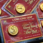 Gold prices decline