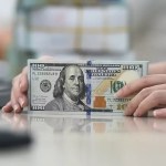 Dollar climbs against dong