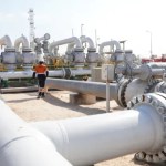 Oil extends losses on Gulf supply outlook