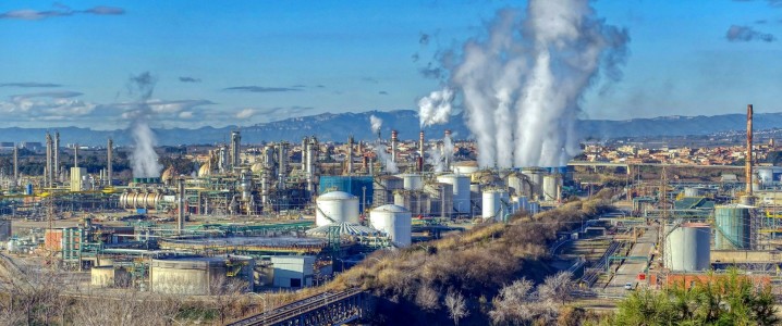 Japan's Refiners Have Enough Crude to Last Through November, Industry Body Says