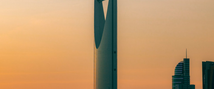 Saudi Arabia Sells 100 Million Barrels of Crude to Asia via Hormuz