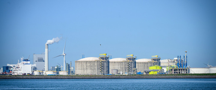 Europe’s Gas Prices Jump as Hormuz Standoff Drags On