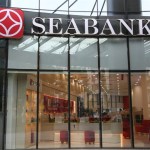 VN-Index sees sharp losses as bargain hunting emerges