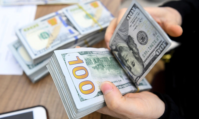 Vietnam central bank sets record exchange rate against dollar