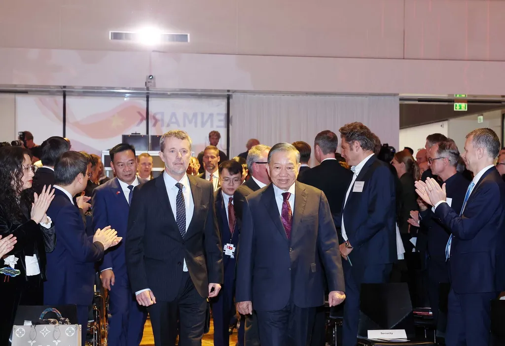 Top leader calls on Danish businesses to bring advanced technology to Việt Nam